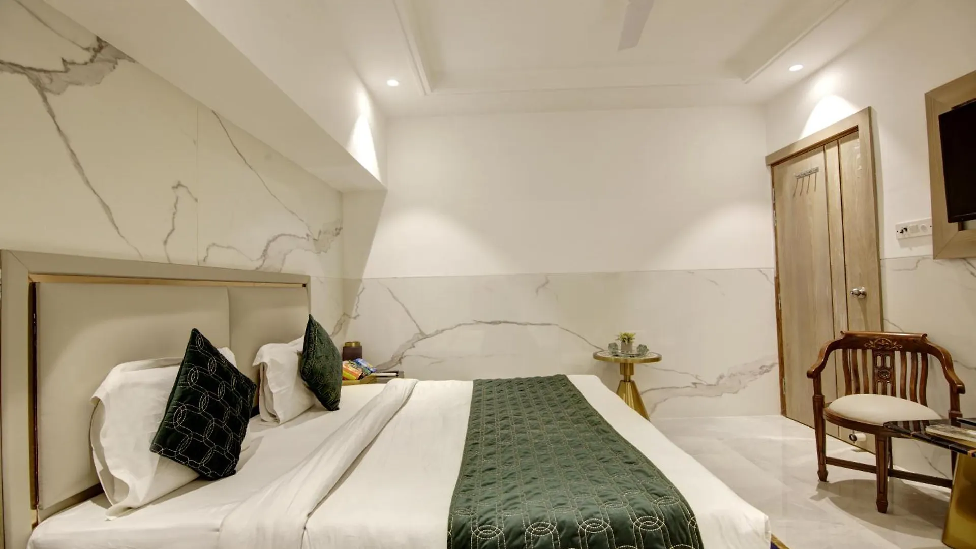 Hotel International Inn - Near Delhi Airport New Delhi 3*,